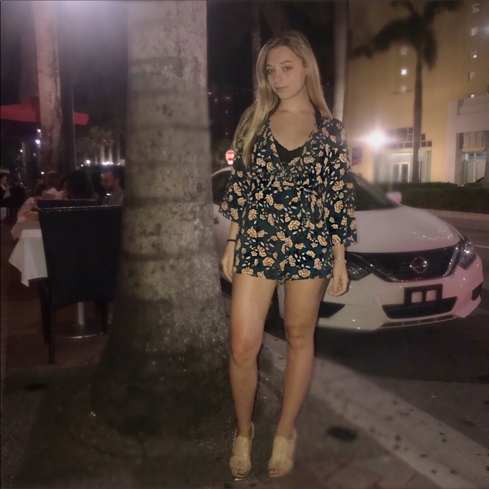🌺Floral Long sleeve Romper🌷